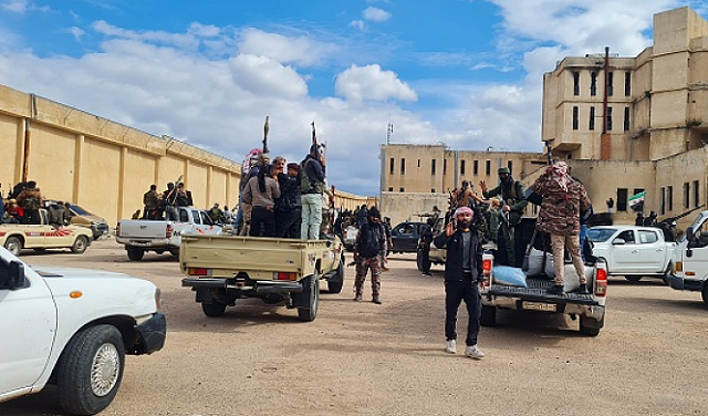 وزارة الدفاع السورية تبدأ نشر قواتها بالسويداء بعد اشتباكات أوقعت 40 قتيلا